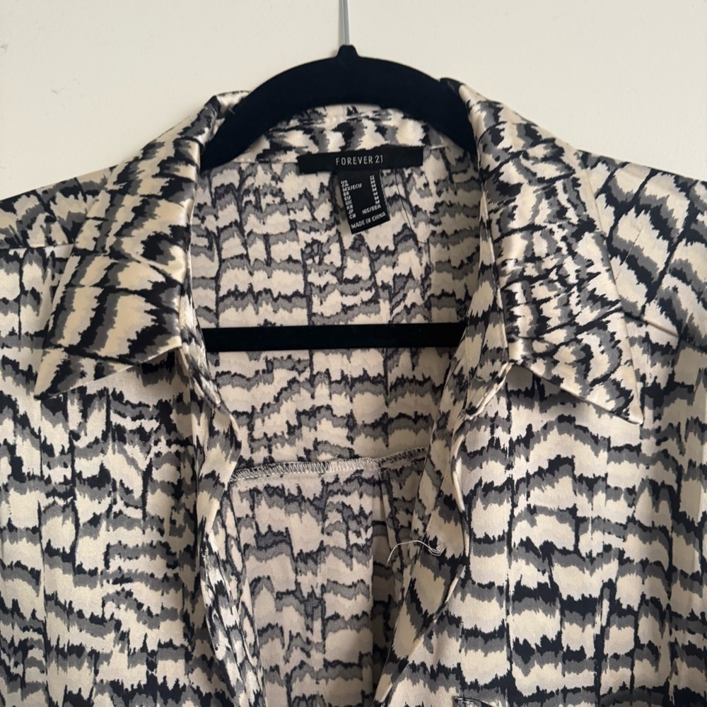 Forever 21 Silky Long Sleeve Button Up Blouse | Abstract Black & White Print | M - Picture 3 of 5